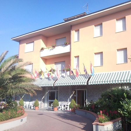 Hotel Trasimeno Bittarelli カスティリオーネ・デル・ラーゴ エクステリア 写真