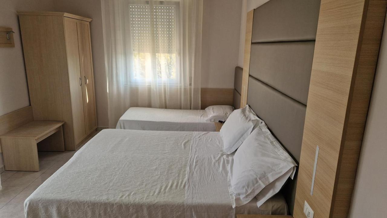 Hotel Trasimeno Bittarelli カスティリオーネ・デル・ラーゴ エクステリア 写真